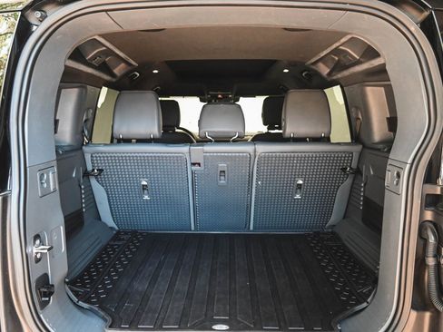 Used 2023 Land Rover Defender 110 X-Dynamic SE image 36