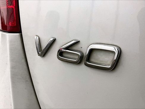 Used 2016 Volvo V60 T5 Cross Country w/ Convenience Package image 14