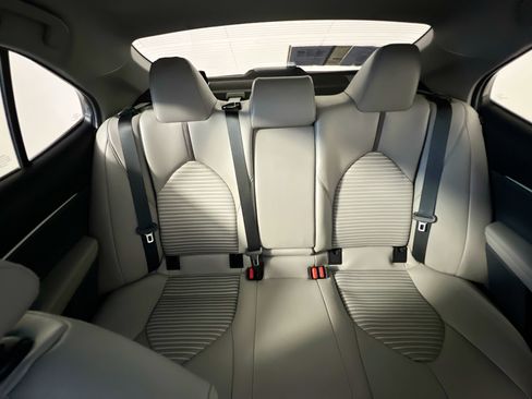 Used 2023 Toyota Camry SE image 32