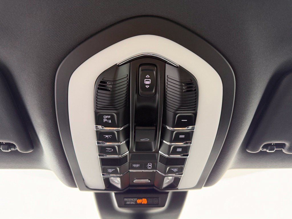 Certified 2023 Porsche Macan GTS AWD/4WD image 30