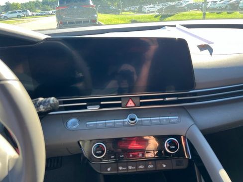 Used 2023 Hyundai Elantra SEL w/ Convenience Package FWD image 8