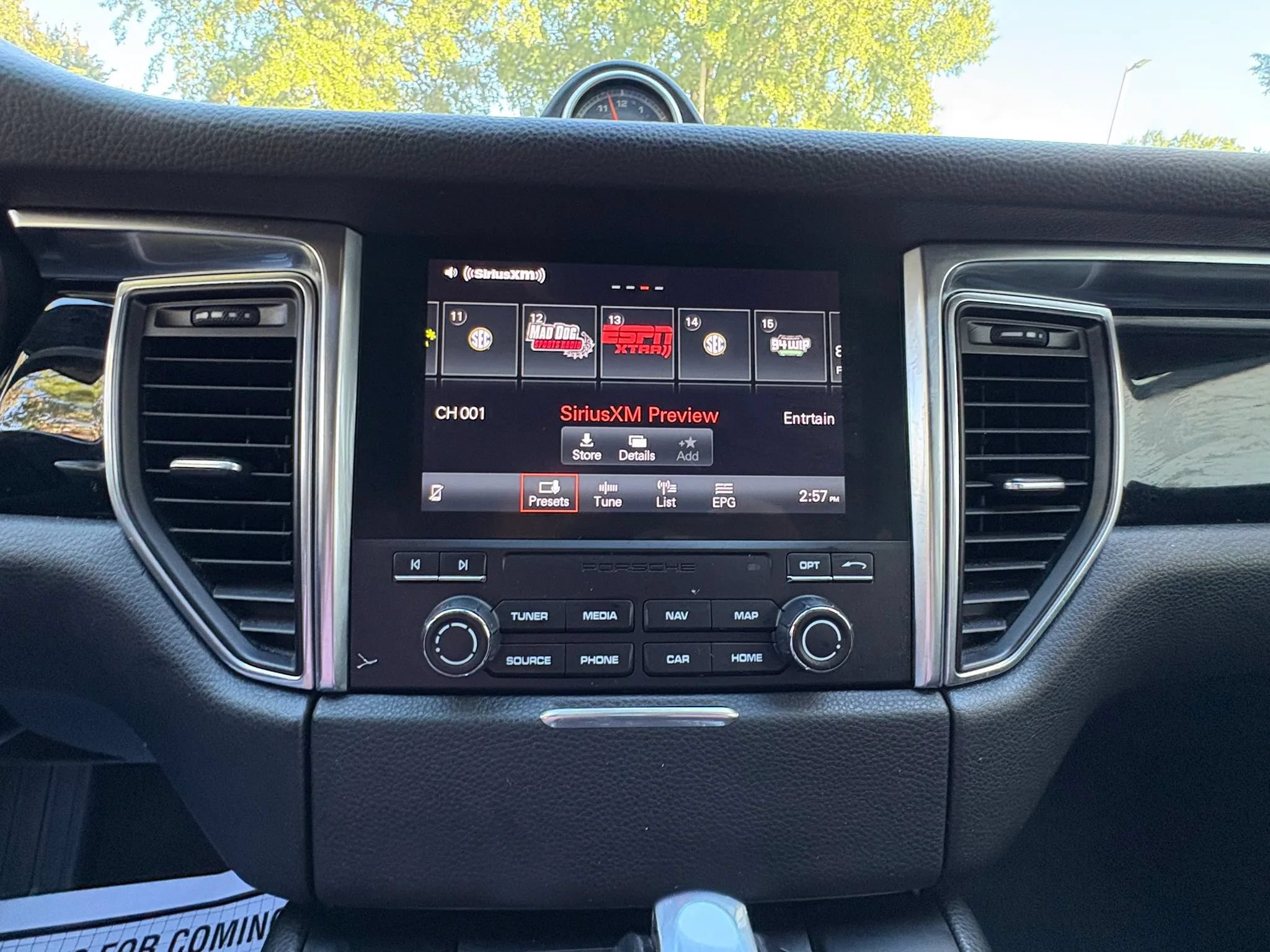 Used 2018 Porsche Macan AWD/4WD image 40