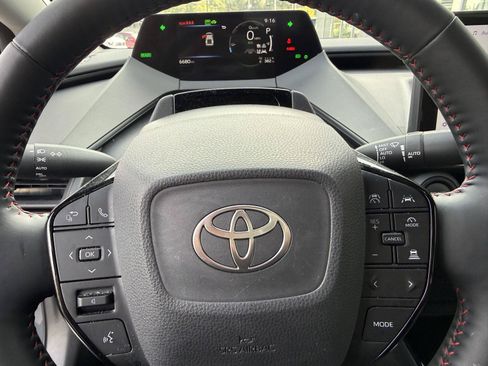 Used 2025 Toyota Prius Plug-In Hybrid FWD image 19