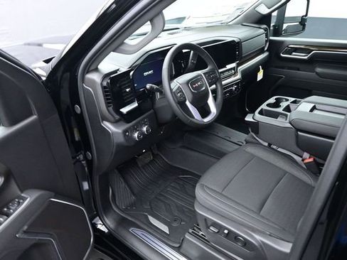 New 2026 GMC Sierra 2500 SLE w/ SLE Value Package; AWD/4WD image 9