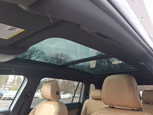 Certified 2024 Volkswagen Tiguan SE R-Line image 21