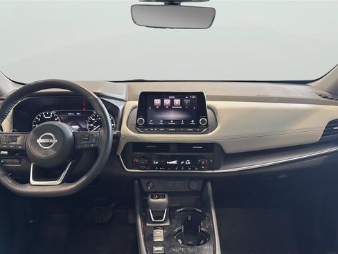 Used 2024 Nissan Rogue SV w/ SV Premium Package FWD image 11