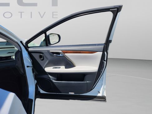 Used 2021 Lexus RX 350L FWD w/ Premium Package image 17