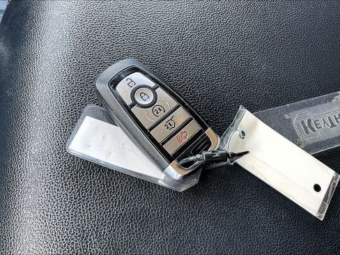 Used 2024 Ford Expedition XLT RWD image 36