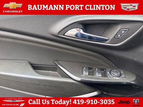 Used 2024 Chevrolet Trax LT w/ Sunroof Package FWD image 11
