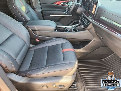 Used 2024 Chevrolet Traverse RS image 18