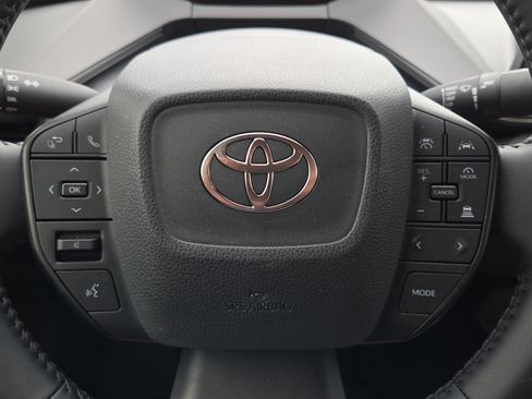 Certified 2025 Toyota Prius LE FWD image 28