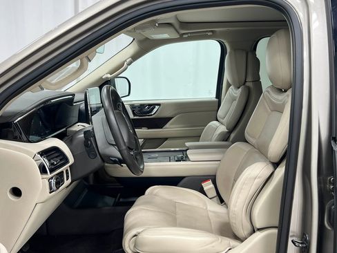 Used 2020 Lincoln Navigator Reserve w/ Luxury Package image 14