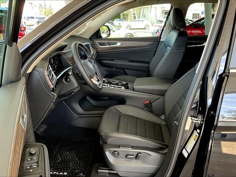 New 2025 Volkswagen Atlas SEL image 18