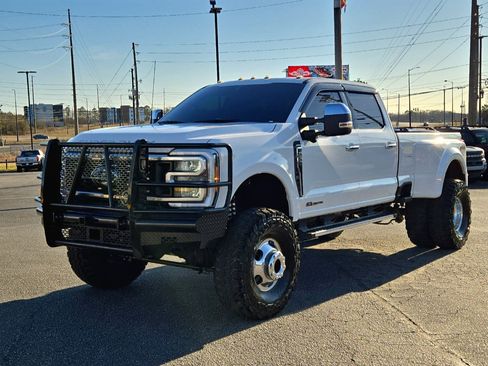 Used 2025 Ford F350 Lariat w/ Chrome Package image 2