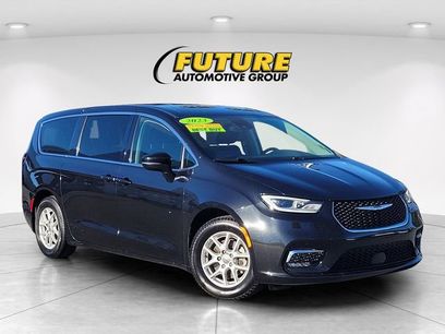 Used 2023 Chrysler Pacifica Touring-L