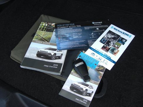 Used 2015 Jeep Cherokee Latitude FWD image 14