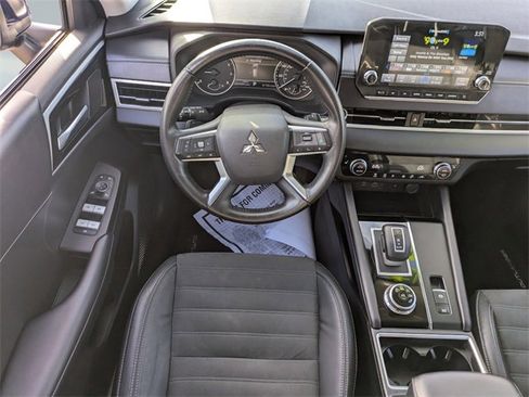 Used 2022 Mitsubishi Outlander SE image 18