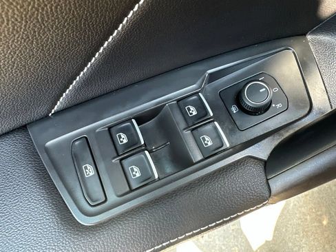 Used 2024 Volkswagen Tiguan SE AWD/4WD image 14