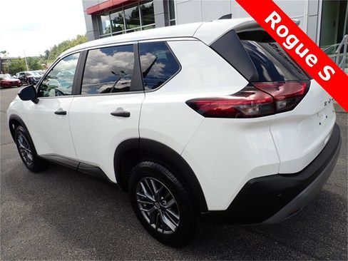 Used 2023 Nissan Rogue S image 3