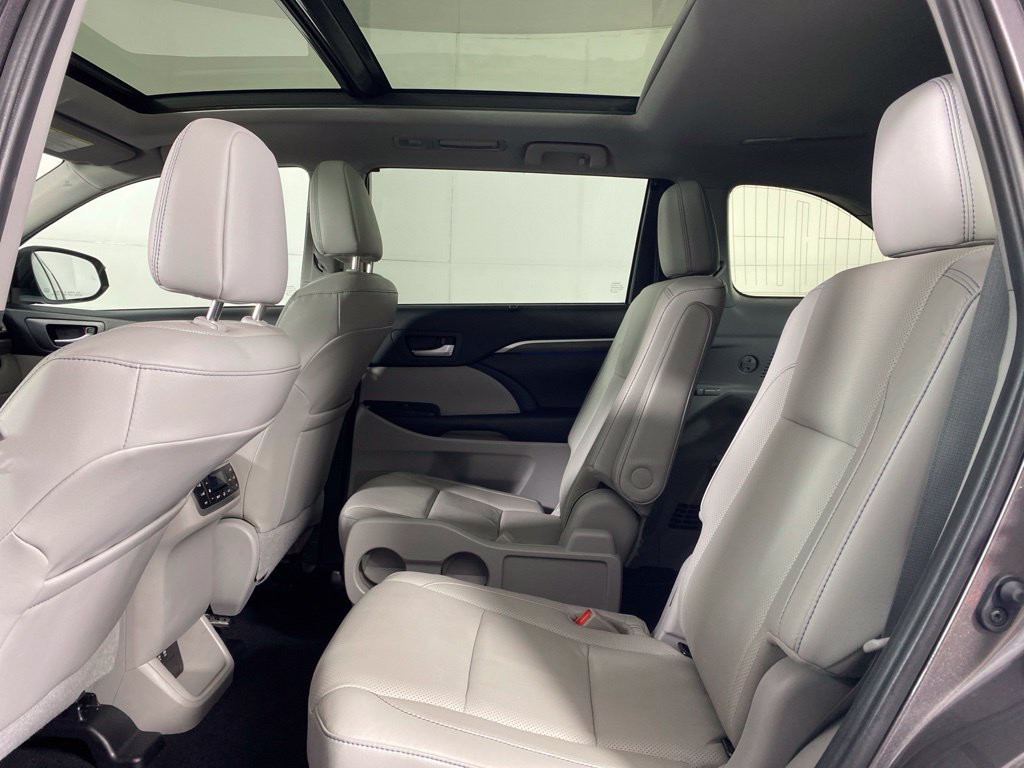 Used 2019 Toyota Highlander Limited Platinum AWD/4WD image 13