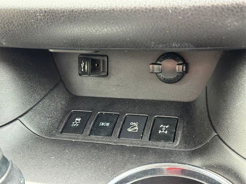 Used 2015 Toyota Highlander XLE image 27