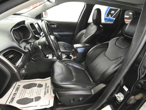 Used 2019 Jeep Cherokee Limited AWD/4WD image 12