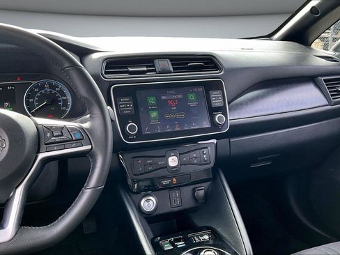 Used 2020 Nissan Leaf SV w/ SV Technology Package FWD image 10