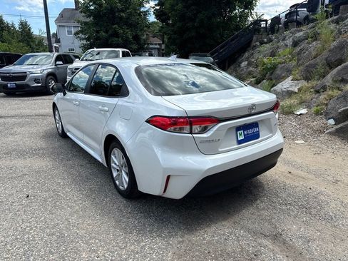Used 2023 Toyota Corolla LE w/ LE Premium Package FWD image 3