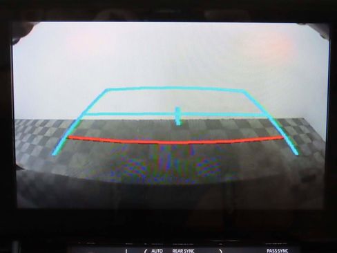 Used 2023 Toyota Sienna LE FWD image 13