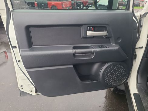 Used 2012 Toyota FJ Cruiser 4WD image 18