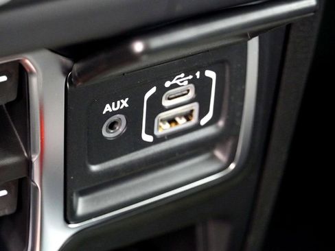 New 2026 Jeep Gladiator Sport AWD/4WD image 18