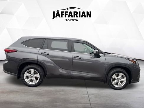Certified 2023 Toyota Highlander LE image 4