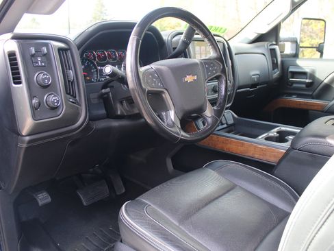 Used 2019 Chevrolet Silverado 2500 High Country w/ Duramax Plus Package image 14