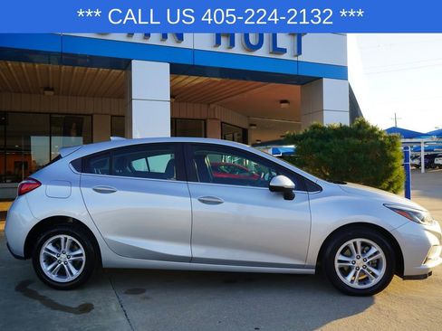 Used 2018 Chevrolet Cruze LT image 10