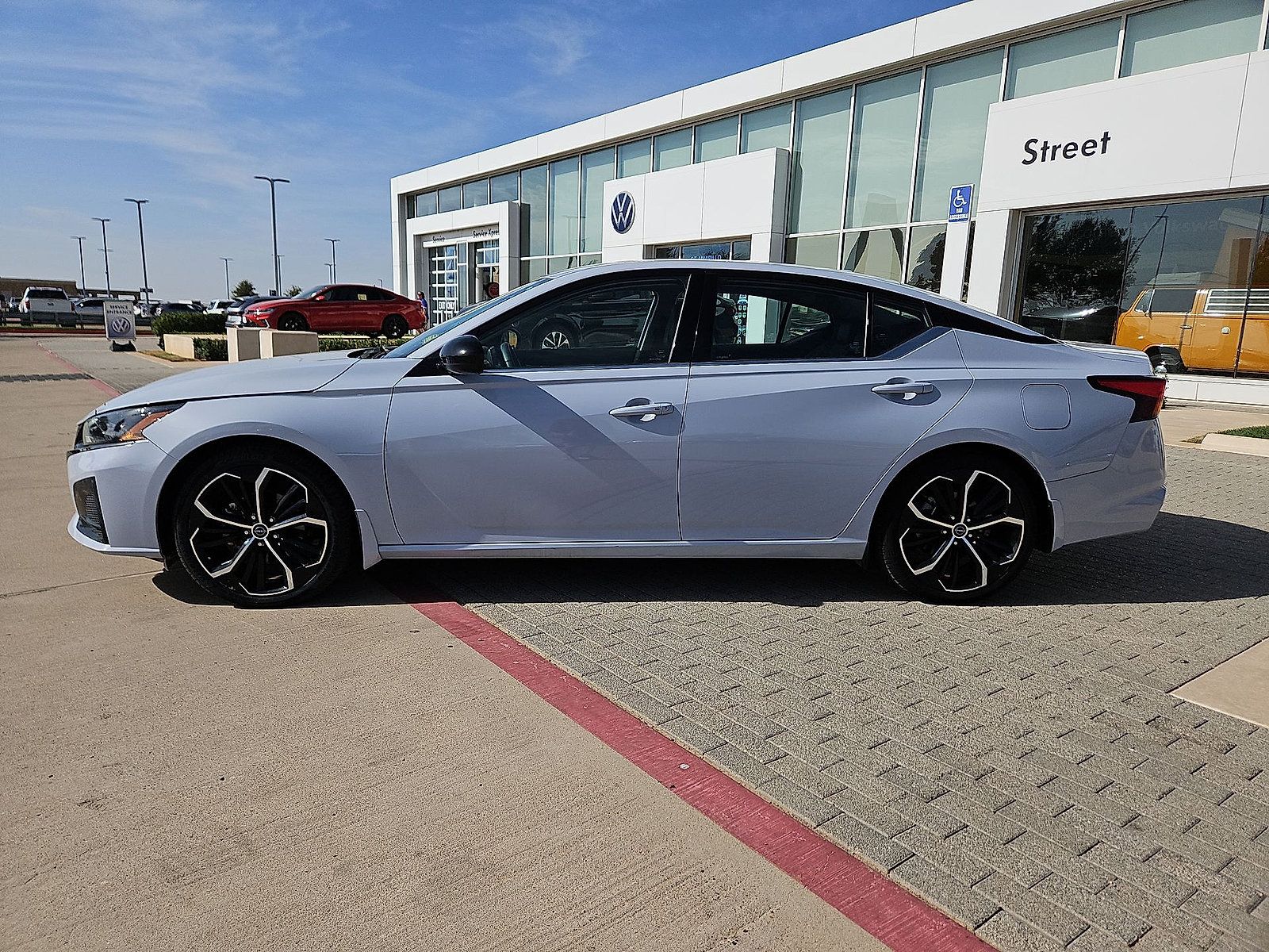 Used 2024 Nissan Altima 2.5 SR FWD image 5