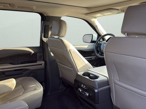 Used 2019 Ford Expedition Limited w/ Equipment Group 302A RWD image 28