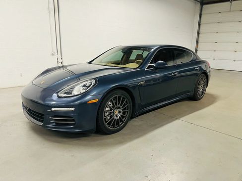Used 2014 Porsche Panamera 4S AWD/4WD image 2
