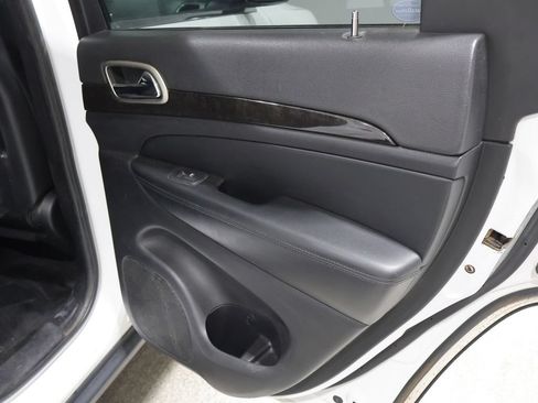 Used 2013 Jeep Grand Cherokee Laredo AWD/4WD image 22
