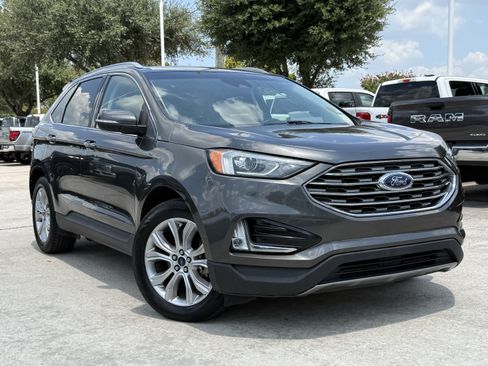 Used 2019 Ford Edge Titanium FWD image 2