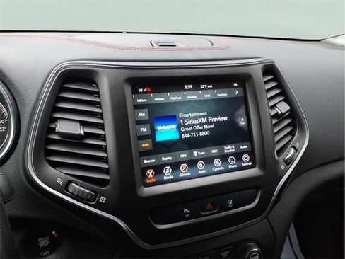 Used 2021 Jeep Cherokee Trailhawk image 17