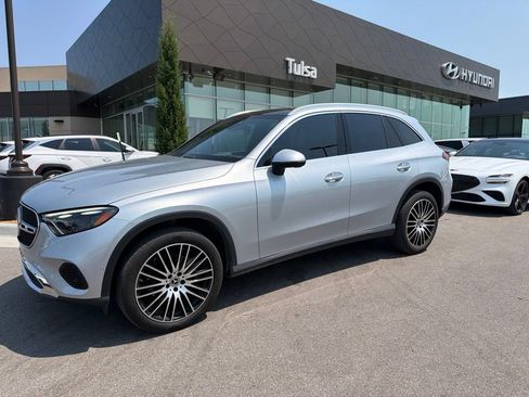 Used 2023 Mercedes-Benz GLC 300 4MATIC image 2