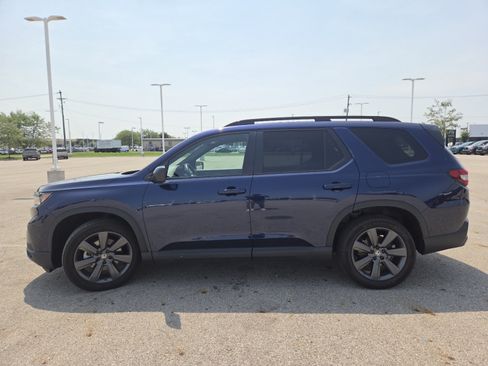 Used 2025 Honda Pilot Sport image 14
