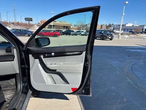 Used 2011 Kia Sorento LX w/ Convenience Pkg image 20