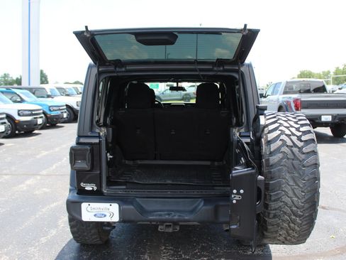 Used 2018 Jeep Wrangler Unlimited Sport S AWD/4WD image 17