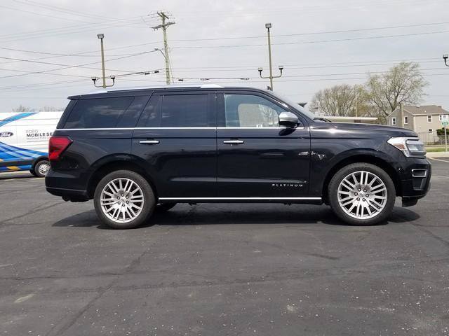 Used 2023 Ford Expedition Platinum AWD/4WD image 4