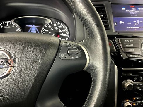 Used 2018 Nissan Pathfinder SV AWD/4WD image 12