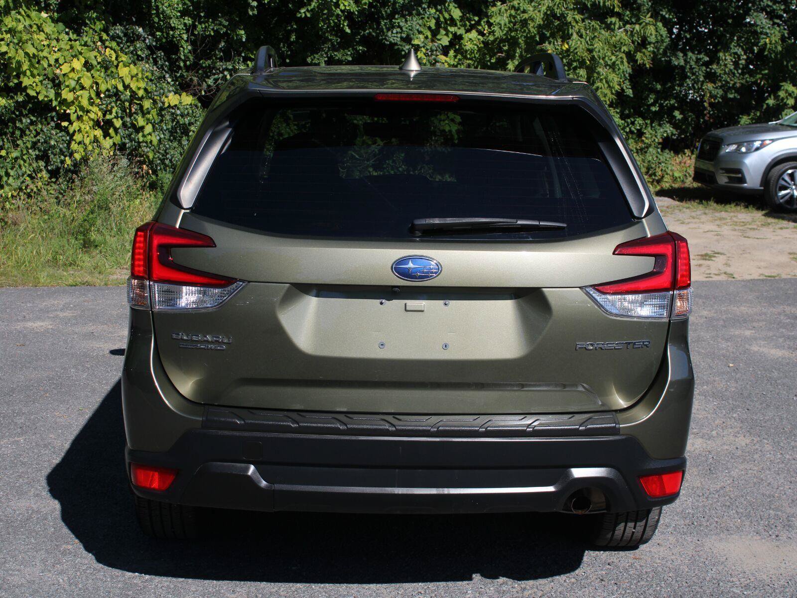 Used 2022 Subaru Forester Premium AWD/4WD image 6
