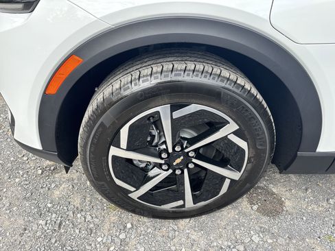 New 2026 Chevrolet Equinox EV LT image 13