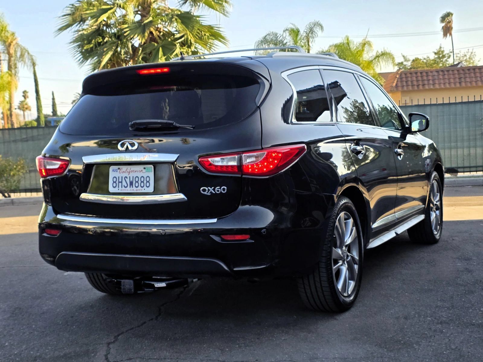 Used 2015 INFINITI QX60 FWD w/ Deluxe Touring Package image 3