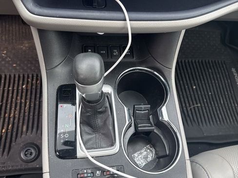 Used 2019 Toyota Highlander Limited Platinum image 12